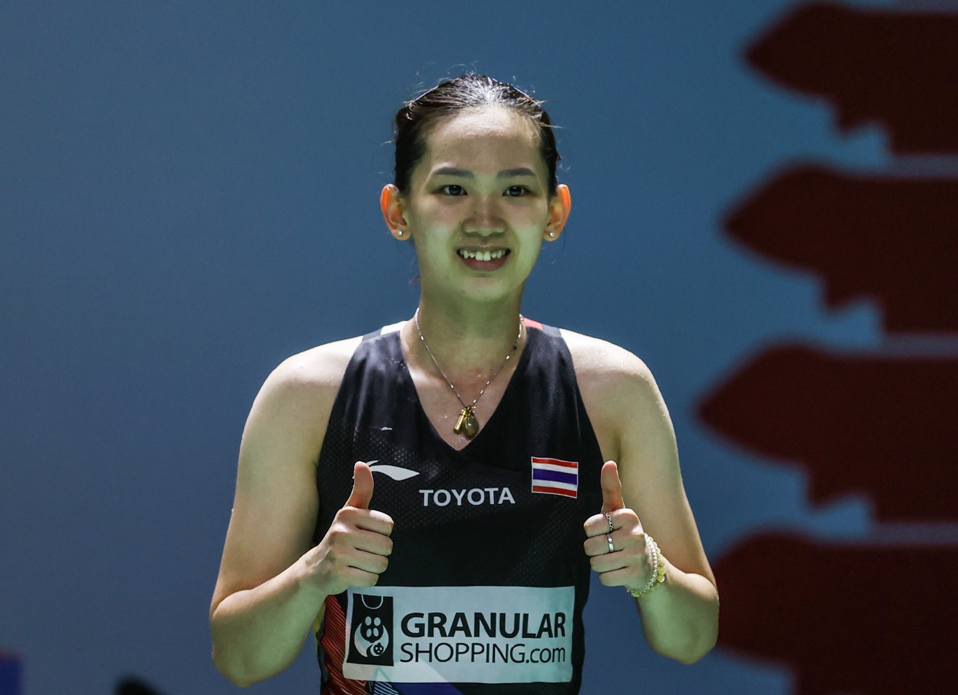 一位来自巴 一位来自巴