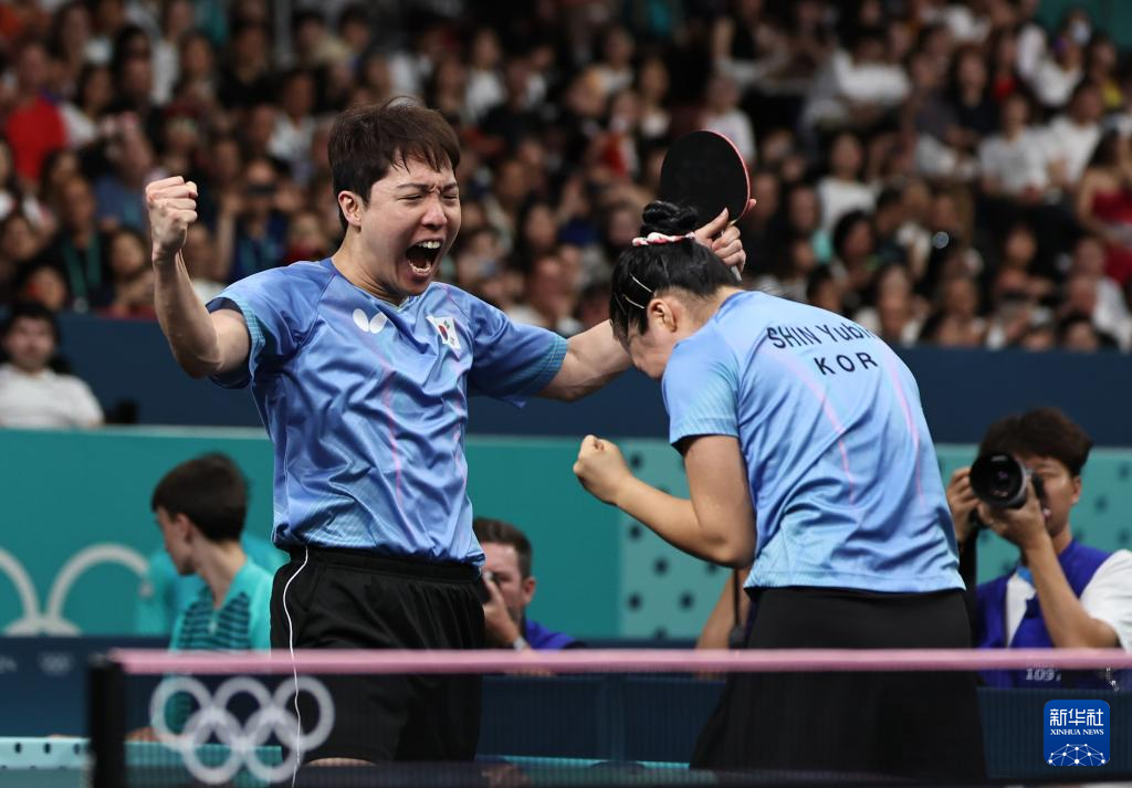 斯基拉:多特正在谈判,尝试签克鲁塞罗17岁左后